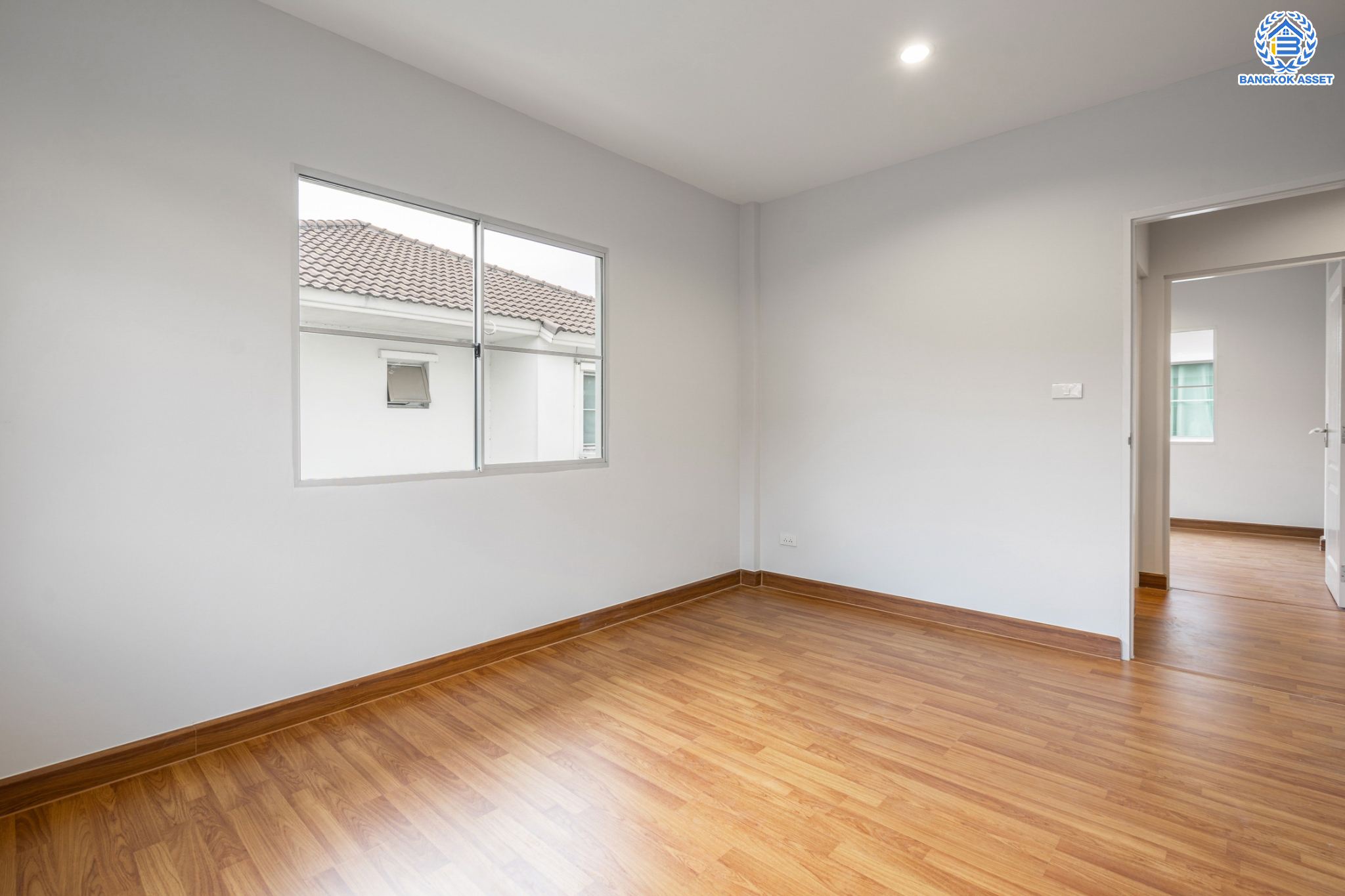 บ้านมือสองตกแต่งใหม่ คุณภาพแบรนด์ LH ม.ชัยพฤกษ์ ราชพฤกษ์-แจ้งวัฒนะ หลังใหญ่ เนื้อที่ 59.9 ตร.ว. ฟังก์ชัน 3 ห้องนอน 3 ห้องน้ำ 2 ที่จอดรถ ภายในตกแต่งหรูหรา บนทำเลศักยภาพติดถนนราชพฤกษ์ เชื่อมสู่แจ้งวัฒนะได้อย่างรวดเร็ว และเพียง 10 นาทีถึงรถไฟฟ้า "สถานีบางรักใหญ่"